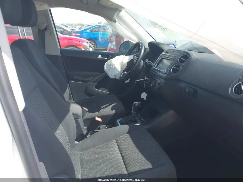 2015 VOLKSWAGEN TIGUAN S