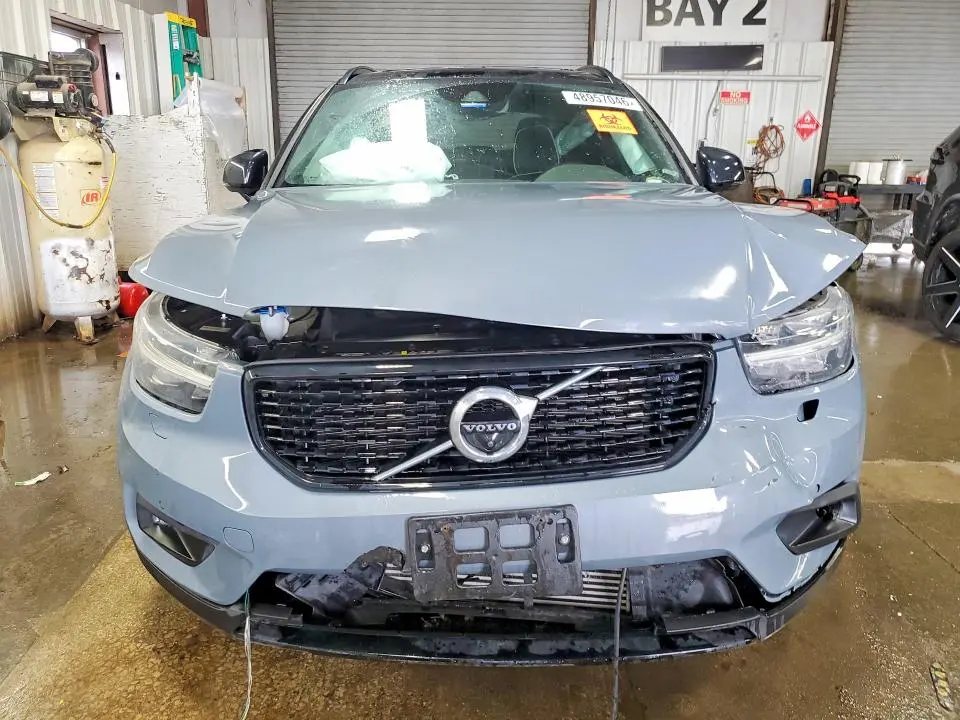 2022 VOLVO XC40 T5 R-DESIGN  