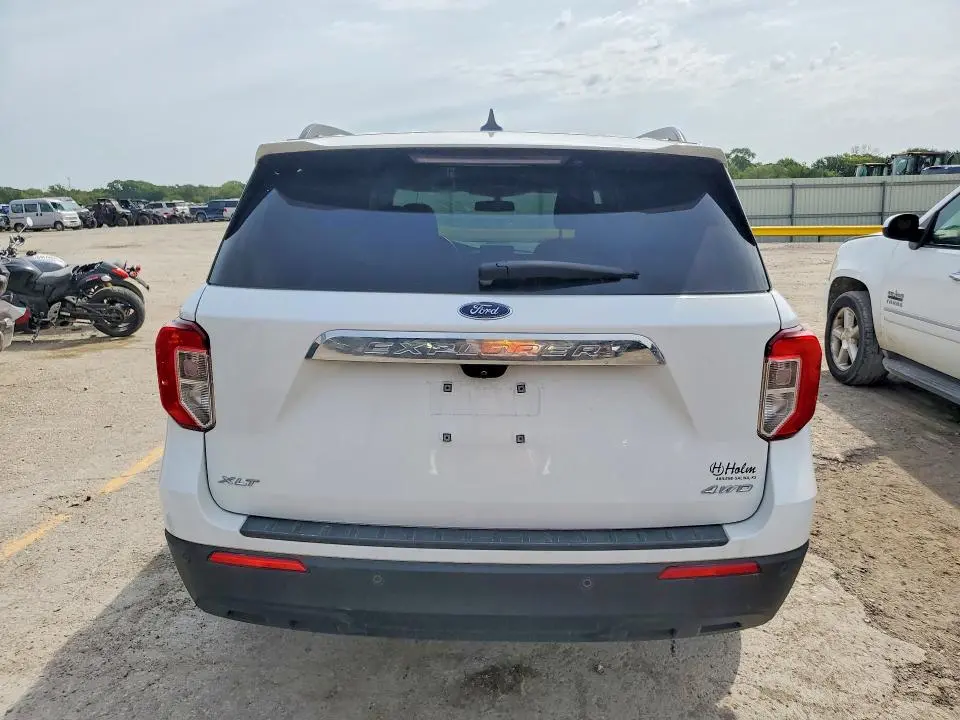2022 FORD EXPLORER XLT  