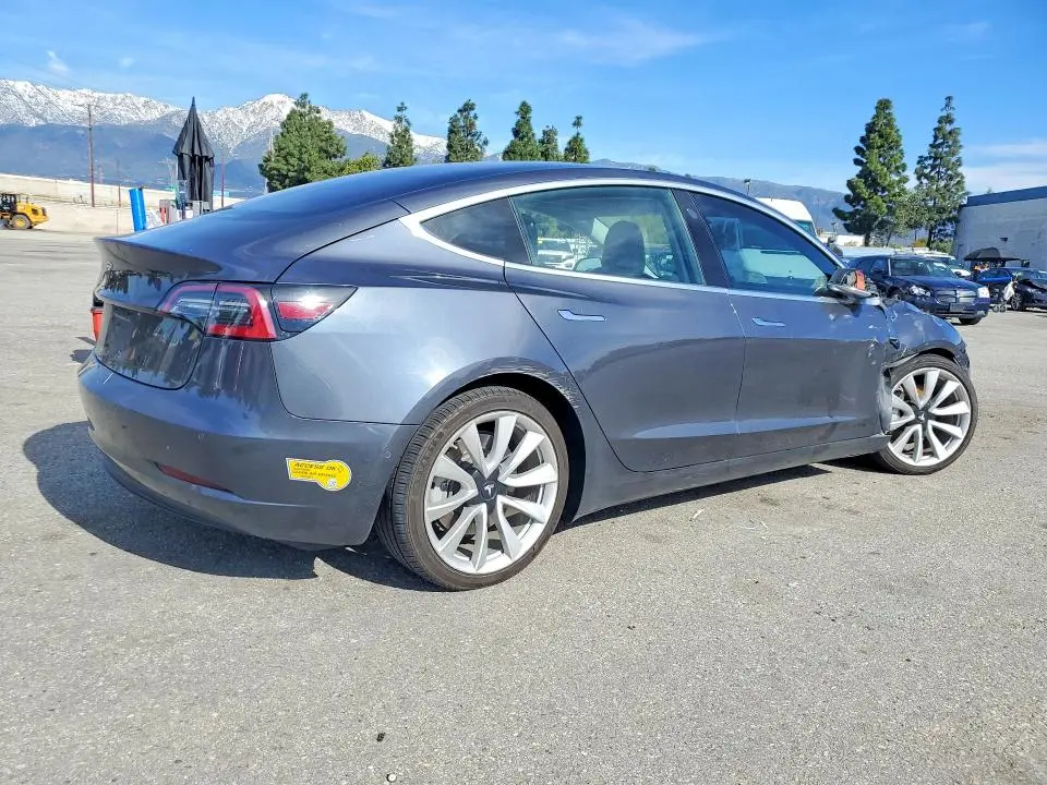 2018 TESLA MODEL 3   