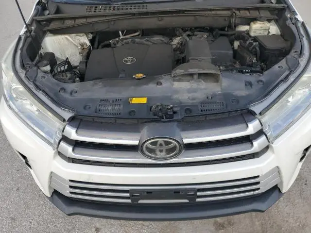 2017 TOYOTA HIGHLANDER SE  