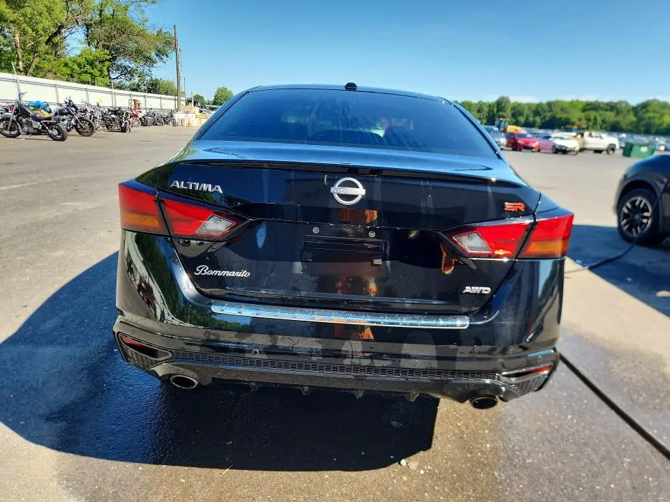 2023 NISSAN ALTIMA SR  