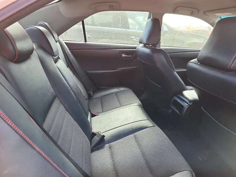 2016 TOYOTA CAMRY SE  