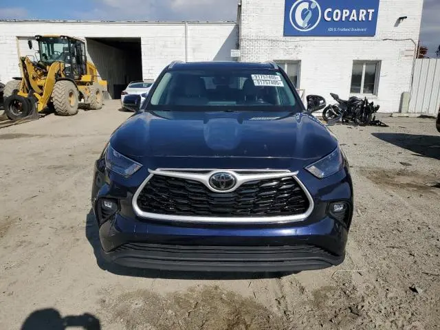 2022 TOYOTA HIGHLANDER XLE  