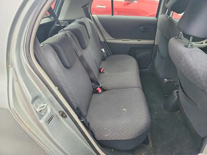 2010 TOYOTA YARIS BASE  
