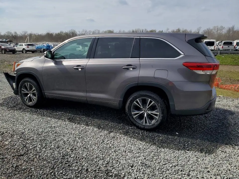 2017 TOYOTA HIGHLANDER LE  
