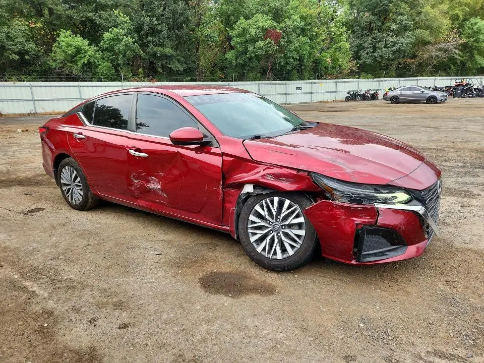 2023 NISSAN ALTIMA SV  