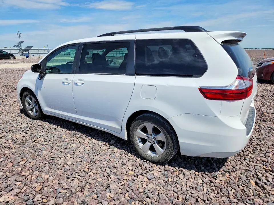 2016 TOYOTA SIENNA LE  