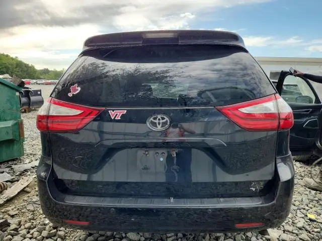 2017 TOYOTA SIENNA XLE  