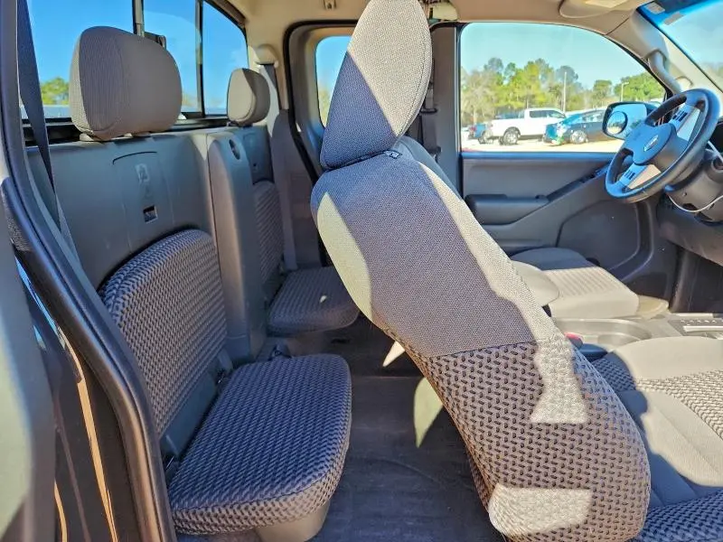 2015 NISSAN FRONTIER SV  
