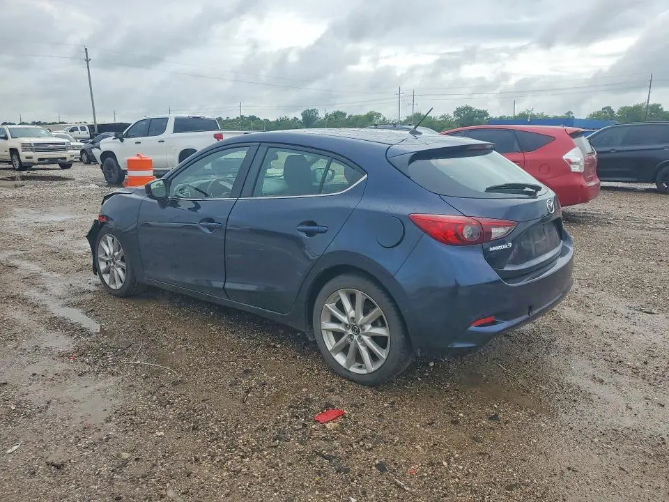 2017 MAZDA 3 TOURING  