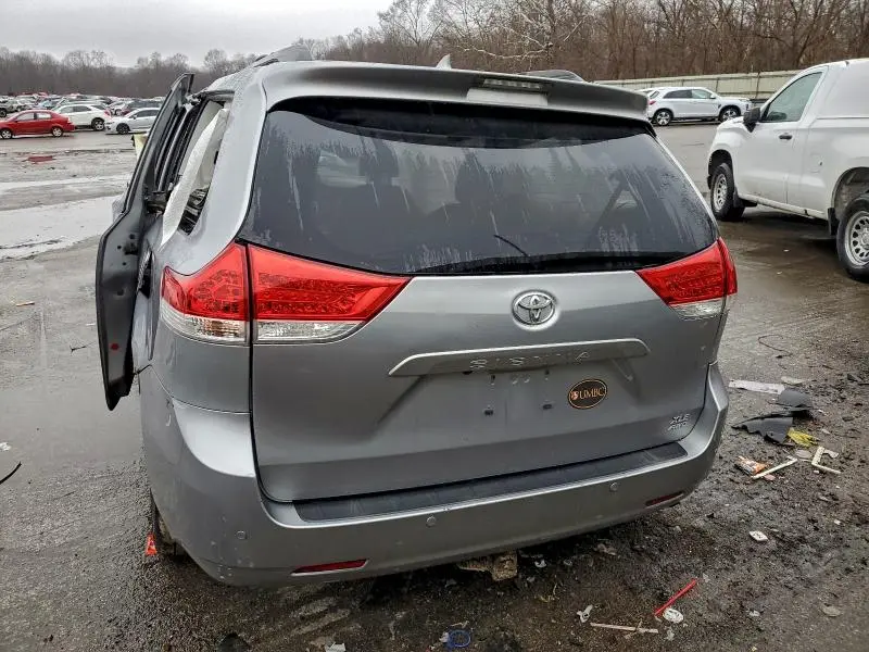 2012 TOYOTA SIENNA XLE  