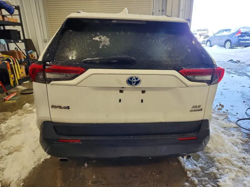 2020 TOYOTA RAV4 XLE  