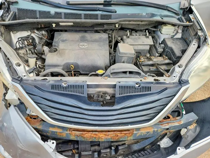 2013 TOYOTA SIENNA LE  