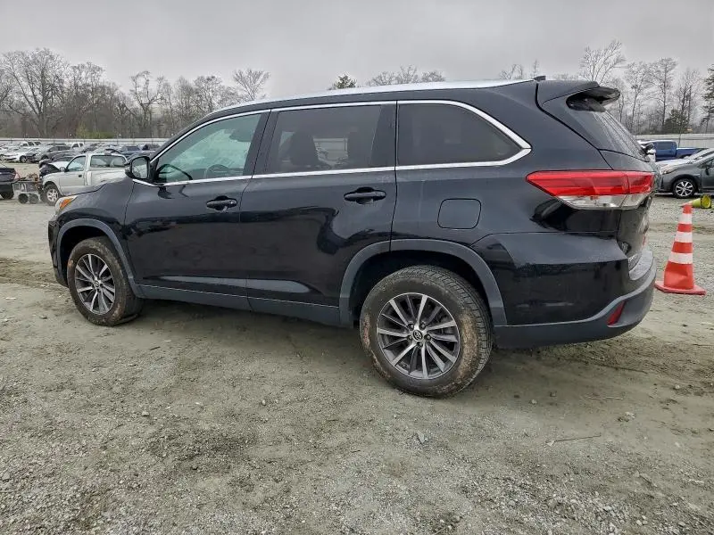 2019 TOYOTA HIGHLANDER SE  