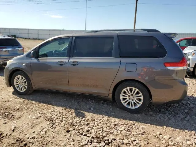 2013 TOYOTA SIENNA XLE  