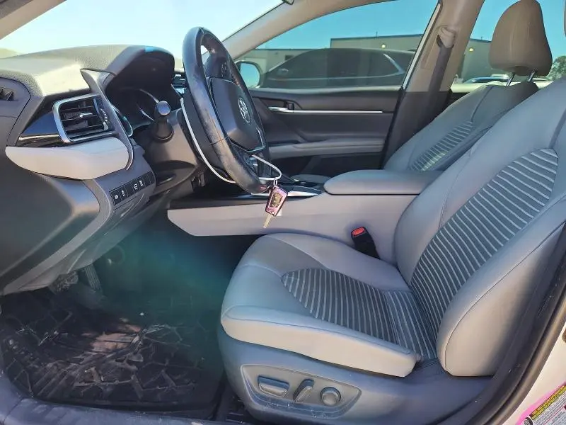2019 TOYOTA CAMRY SE  