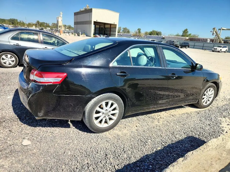 2011 TOYOTA CAMRY XLE  
