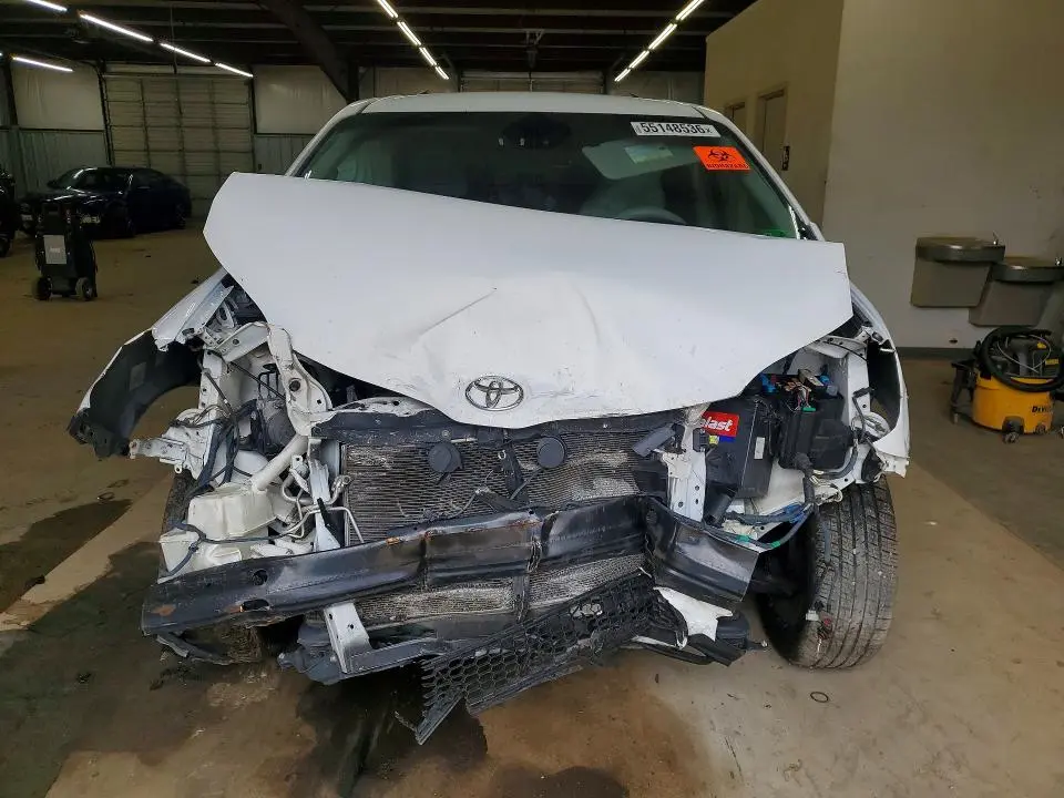 2011 TOYOTA SIENNA LE  