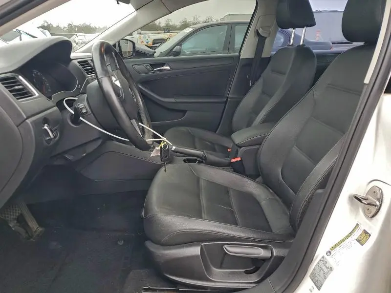 2011 VOLKSWAGEN JETTA SE  