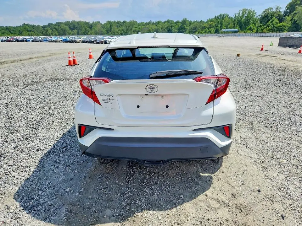 2021 TOYOTA C-HR LE  