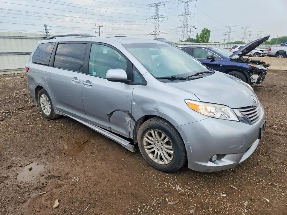 2015 TOYOTA SIENNA XLE 8-PASSENGER  