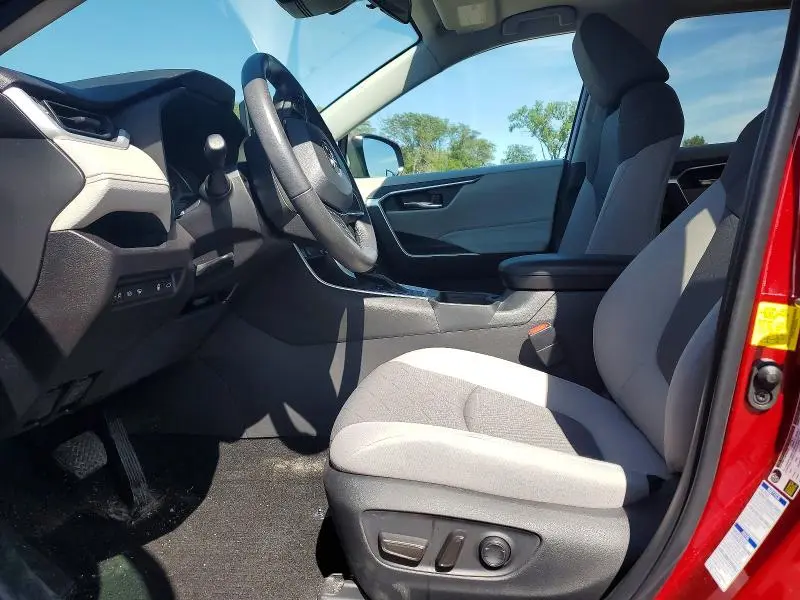 2022 TOYOTA RAV4 XLE  