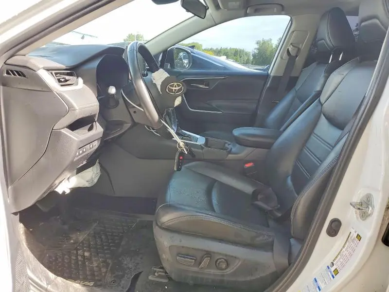 2019 TOYOTA RAV4 XLE  