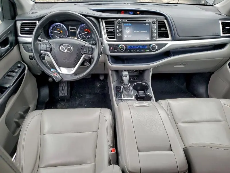 2017 TOYOTA HIGHLANDER SE  