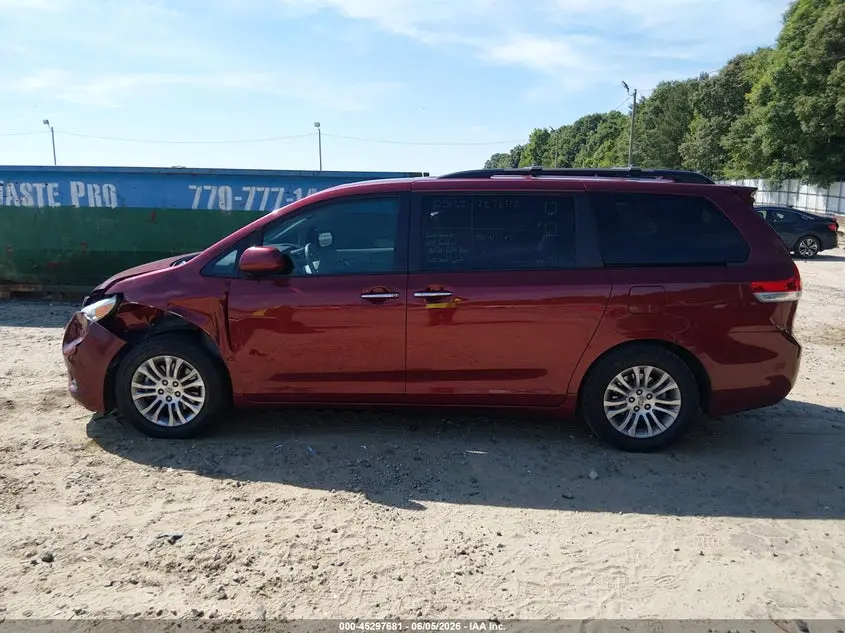 2013 TOYOTA SIENNA XLE V6 8 PASSENGER