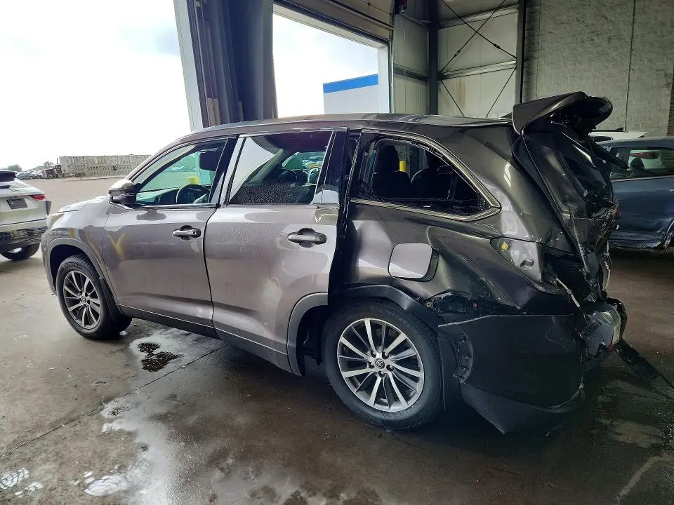 2019 TOYOTA HIGHLANDER XLE  