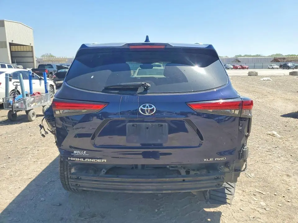 2022 TOYOTA HIGHLANDER XLE  