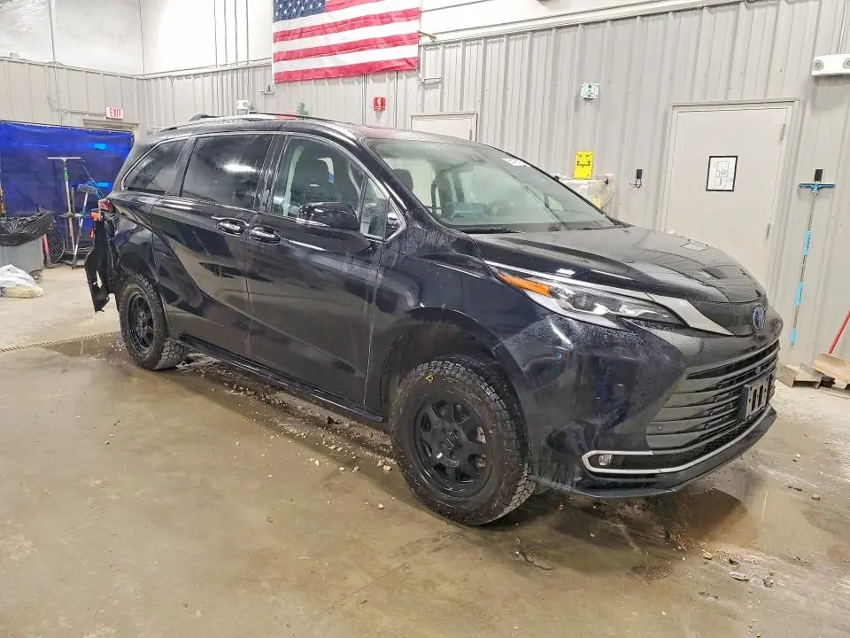 2023 TOYOTA SIENNA PLATINUM 7-PASSENGER  