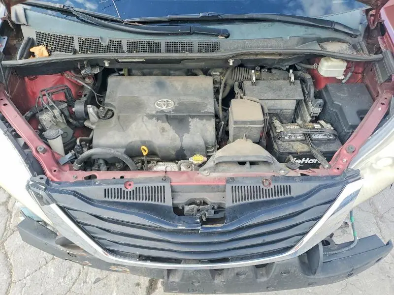 2012 TOYOTA SIENNA LE  