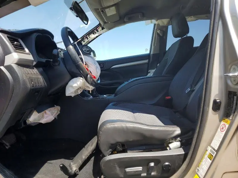 2015 TOYOTA HIGHLANDER LE PLUS  