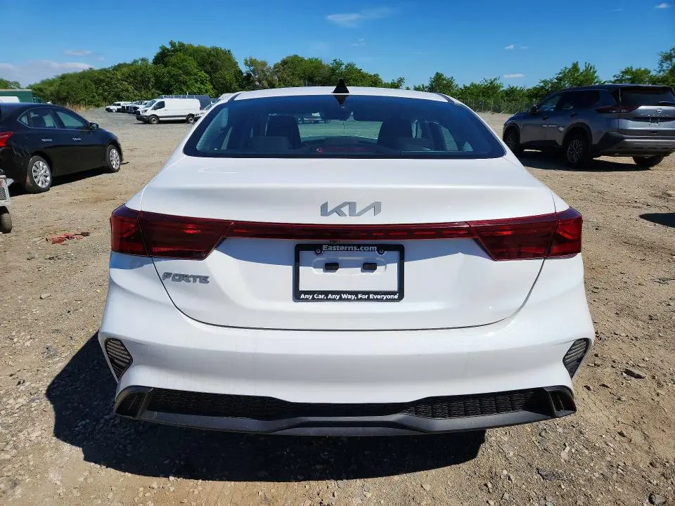 2022 KIA FORTE LXS  