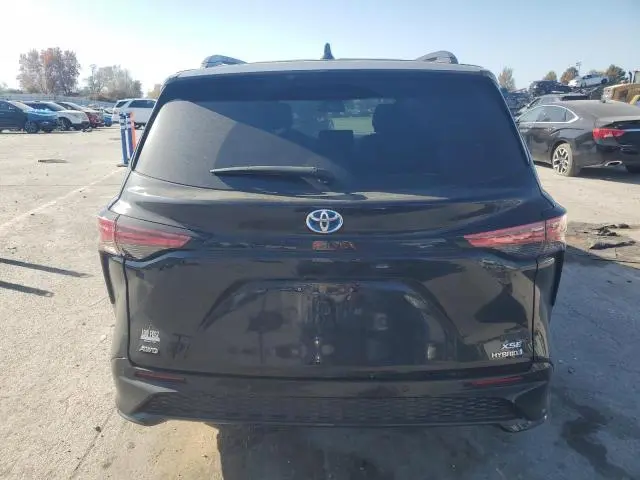 2021 TOYOTA SIENNA XSE  