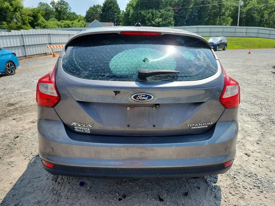 2012 FORD FOCUS TITANIUM  