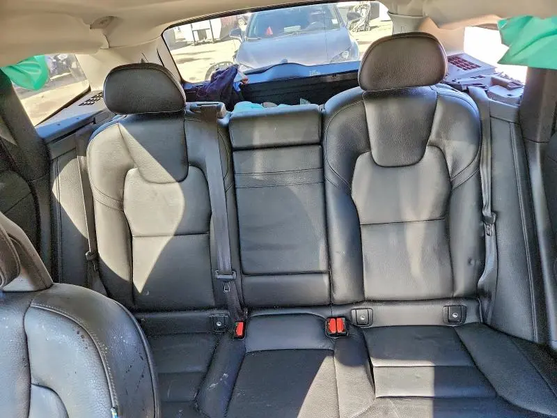 2018 VOLVO XC60 T6 MOMENTUM  