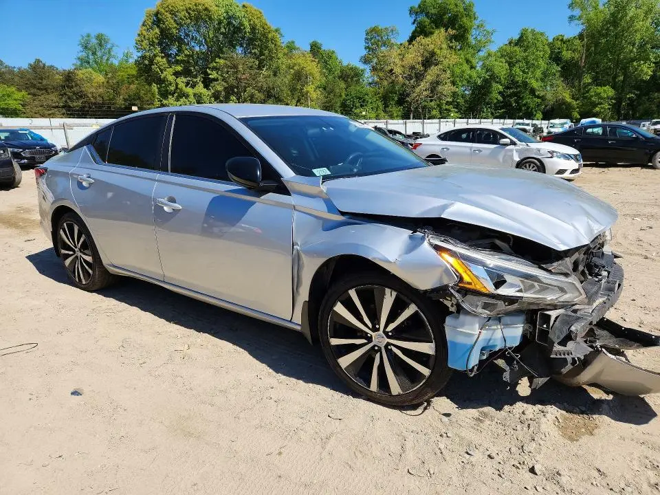 2019 NISSAN ALTIMA SR  