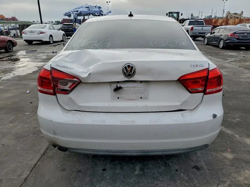 2015 VOLKSWAGEN PASSAT SE  