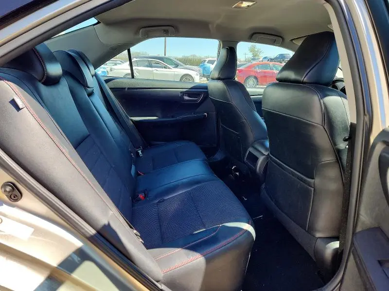 2016 TOYOTA CAMRY SE  