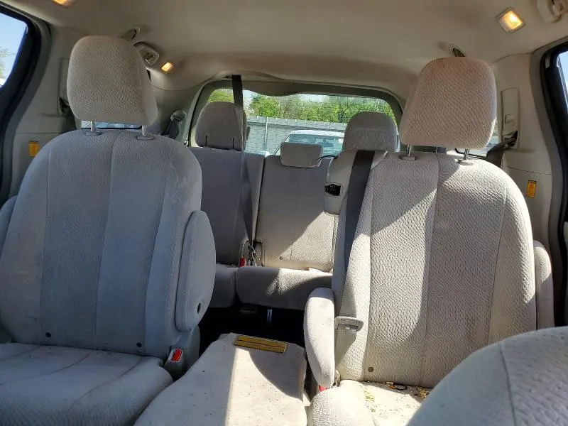 2013 TOYOTA SIENNA LE  