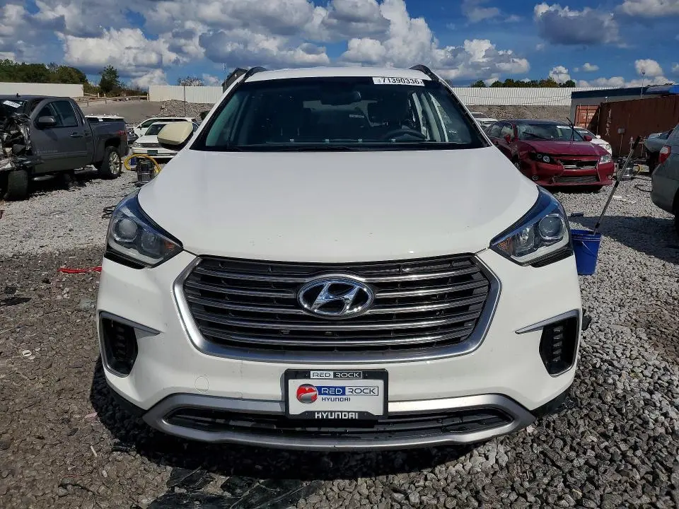 2018 HYUNDAI SANTA FE SE  