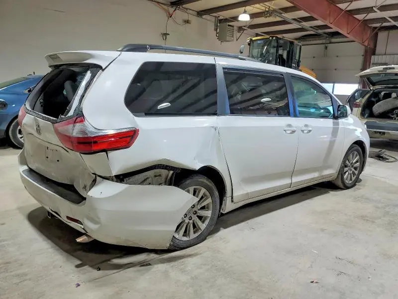 2015 TOYOTA SIENNA LE  