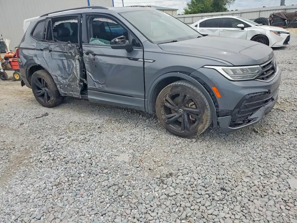 2023 VOLKSWAGEN TIGUAN SE R-LINE BLACK  