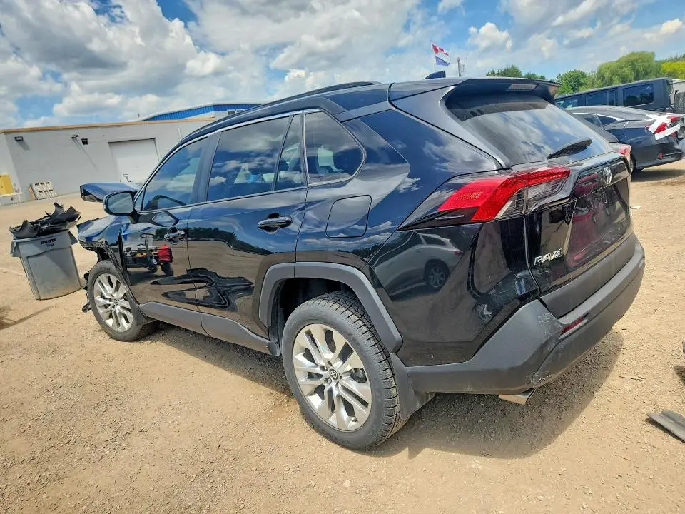 2024 TOYOTA RAV4 XLE  