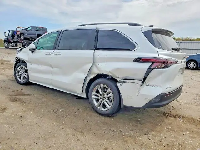 2026 TOYOTA SIENNA XLE 7 PASSENGER  