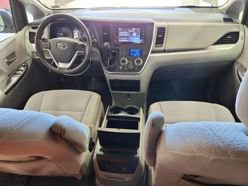 2020 TOYOTA SIENNA LE  