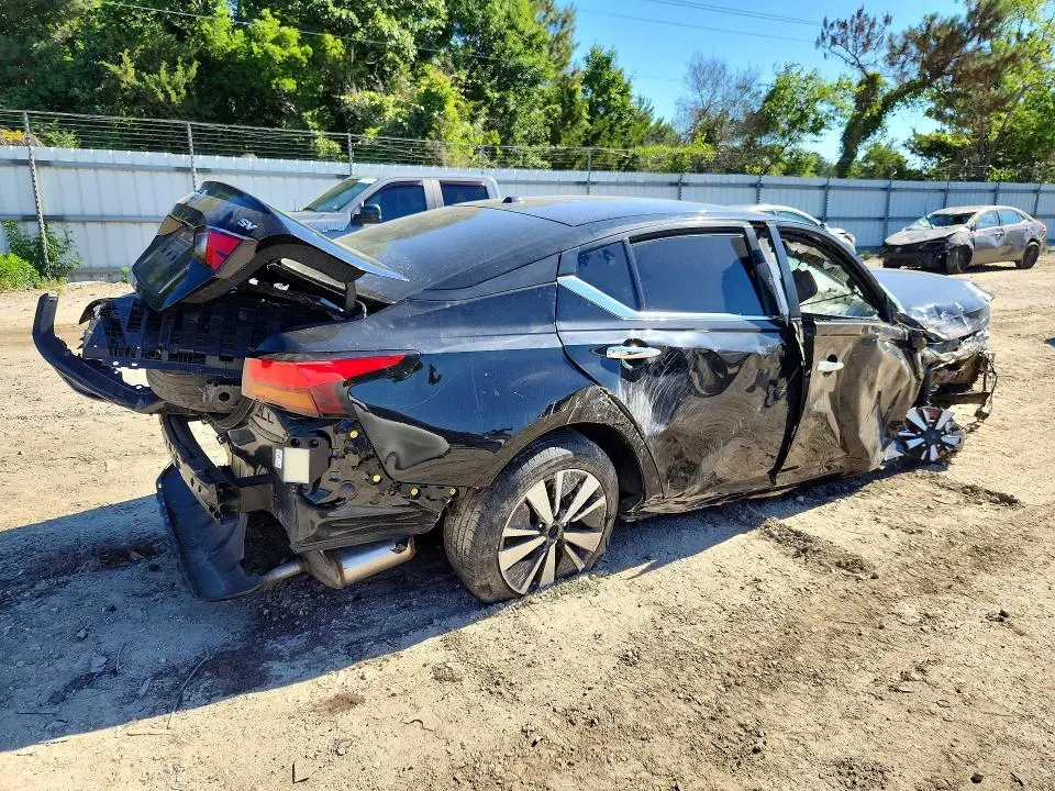 2022 NISSAN ALTIMA SV  